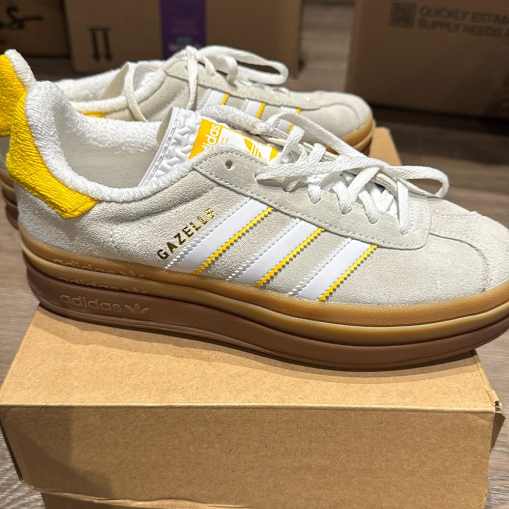 adidas Gazelle Bold
Ivory Bold Gold (Women's)